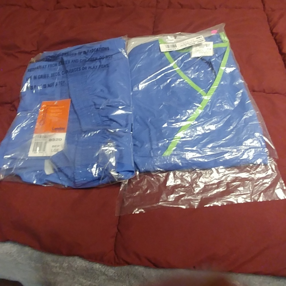 Urbane, Landau scrub set